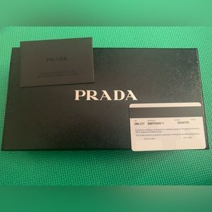 prada saffiano wallet